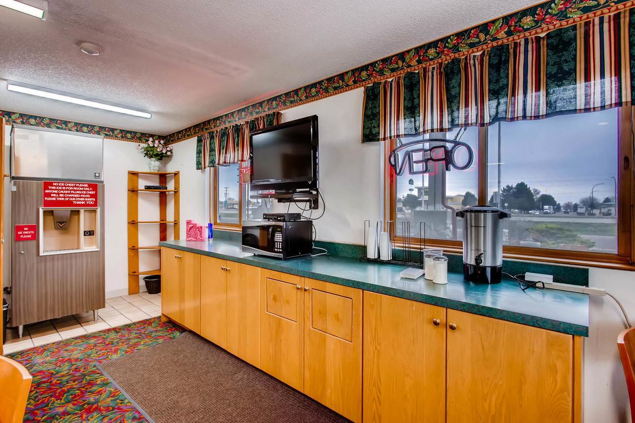 Motel 9 *